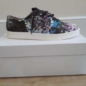 Calvin Klein,   IMILIA LOGO Flower Print Sneaker